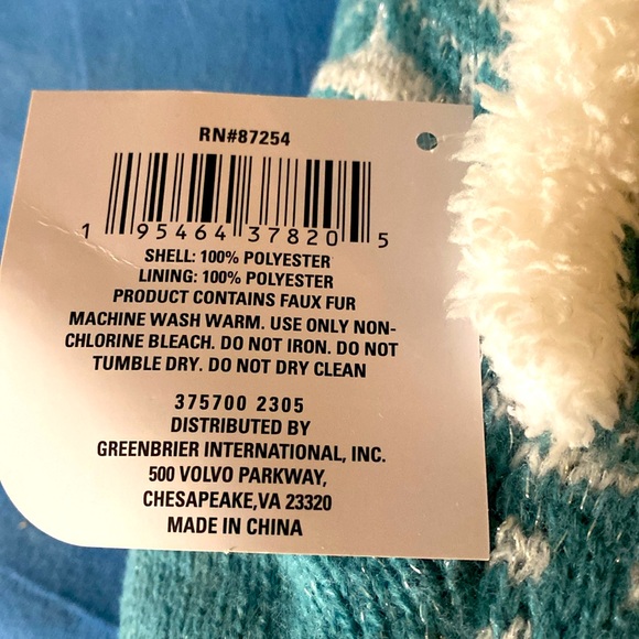 3/$15. Cozy Green and Cream Patterned Slipper Socks - Picture 3 of 3